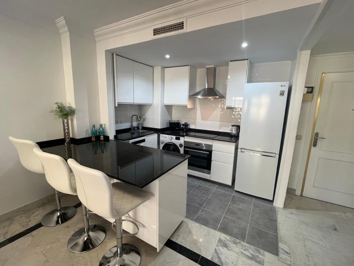 Heart Of Puerto Banus Newly Renavated Free Parking , Wifi ,Pool,Gym,Padel Court Apartment Marbella Ngoại thất bức ảnh